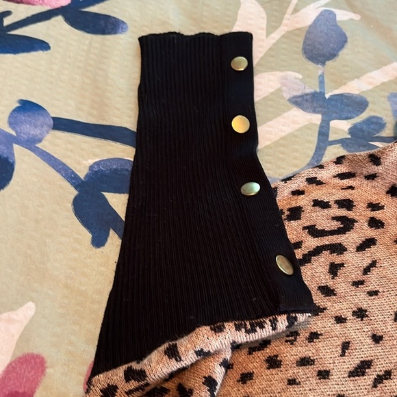 Leopard cape with sleeves - Picture 3 of 7